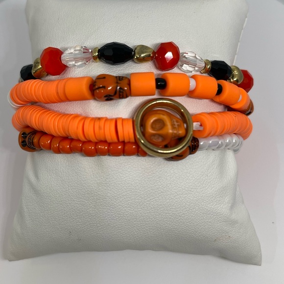 4 Halloween themed stackable bracelets with charms & beads - Picture 8 of 13